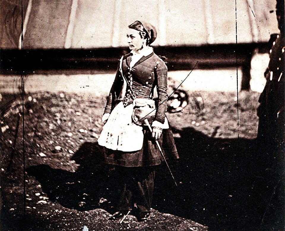 krimkriget roger fenton markenteterska fransk uniform Marketenterska i Krimkriget fotograferad av Roger Fenton. Hon har zuavuniform på sig.